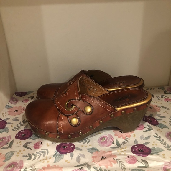 Spring Step Shoes - Brown Leather Clogs in Women’s Size 5